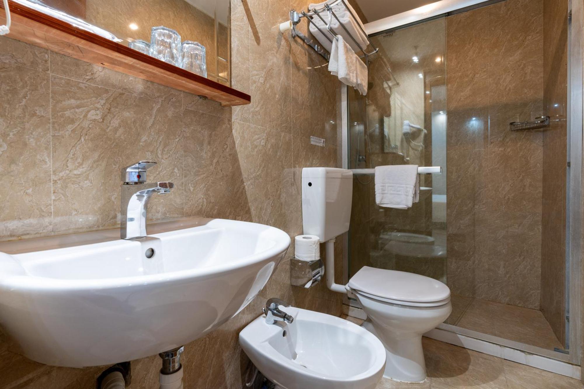 Leone D'Oro Guesthouse - Close To Piazza Vittorio Roma Ngoại thất bức ảnh