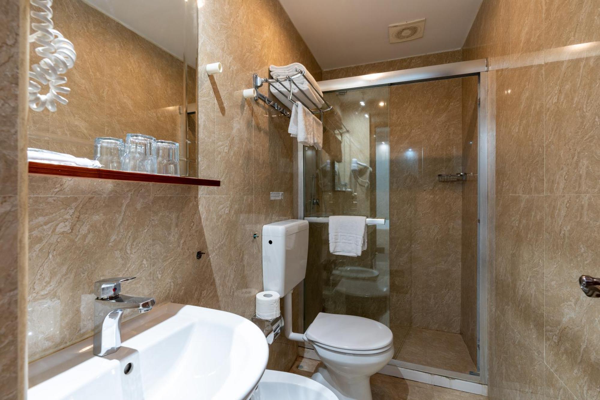 Leone D'Oro Guesthouse - Close To Piazza Vittorio Roma Ngoại thất bức ảnh